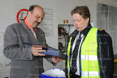 Gdynia. Do nabrzeza w Baltyckim Terminalu Kontenerowym...