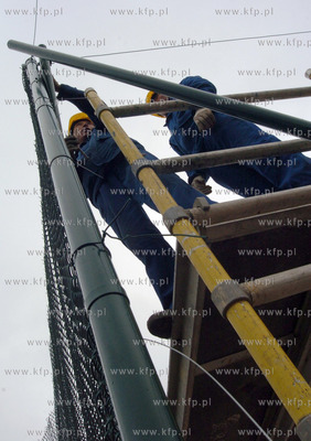 Ustka, robotnicy z Chin buduja w ramach rzadowego projektu...