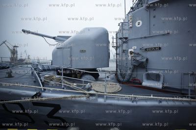 Gdynia Port Wojenny. FNS Commandant Blaison to fregata...