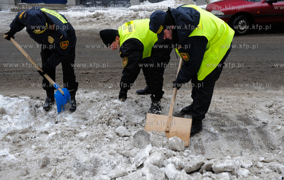 Gdansk. Ul. Dyrektorska. Straz Miejska, w ramach akcji...