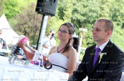 Szczecin. Nietypowy slub w wzieli Tomek i Wanda. Para...