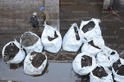 Stocznia Gdynia S.A. NA terenie zakladu dziala obecnie...