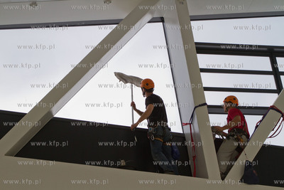 30 najaktywniejszych fanow lotniska na facebooku mialo...