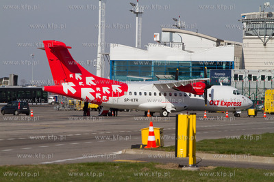 Gdansk, Rebiechowo. Nz.ATR OLT Express. 12.04.2012...