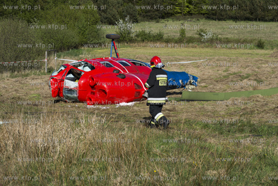 W miejscowosci  Czysta k. Smoldzina rozbil sie helikopter....