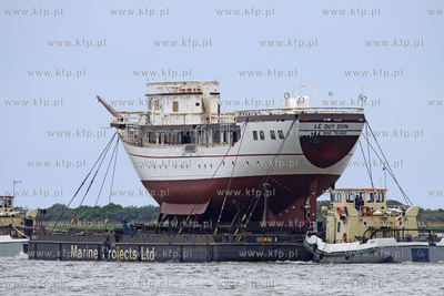 Transport kadluba do portu wewnetrzego w Gdansku szkolnego...