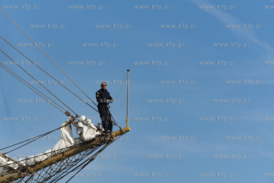 Brazylijska fregata Cisne Branco wpływa do Nabrzeża...