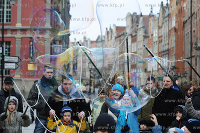 Festiwal baniek mydlanych w Gdansku na Dlugim Targu....