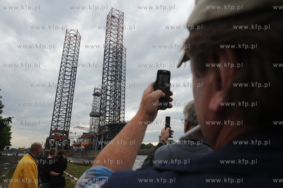 Do Stoczni Remontowej doholowano platforme wiertnicza...