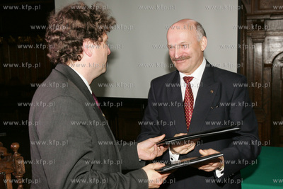 Grupa LOTOS S.A zamierza wejsc na Gielda Papierow Wartosciowych....