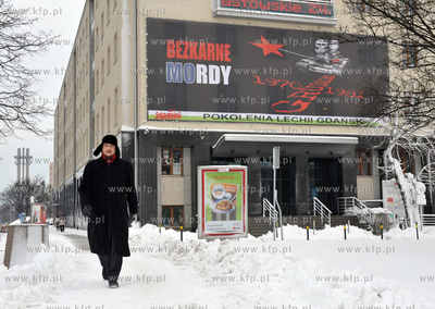 Na budynku NSZZ Solidarnosc w Gdansku zawisl baner...