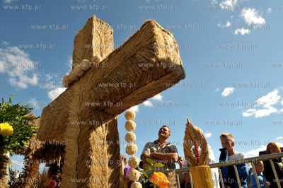 Dozynki w Luzienie na Kaszubach. Wystawa wiencow dozynkowych....