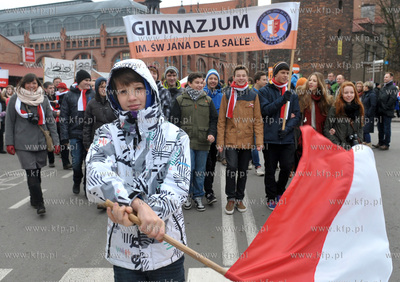 Gdanska Parada Niepodleglosci. Uczniowie gimnazjum...