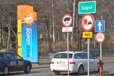 Sopot. Witacz na poczatku al. Niepodleglosci od strony...