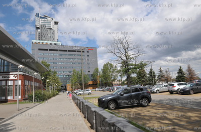 Gdynia. Holet Courtyard Marriot i apartamentowiec Sea...