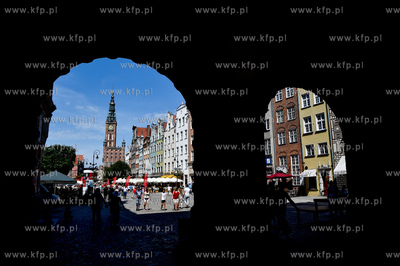Gdańsk. Ratusz Głownego Miasta i Długi Targ widziane...