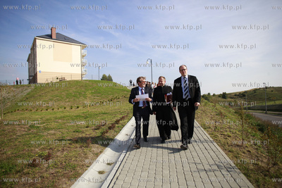 Uroczyste przekazanie do użytku 125 mieszkań wybudowanych...