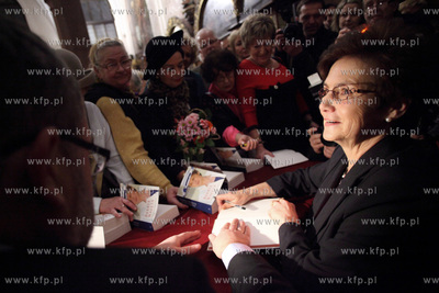 Gdańsk. Dwór Artusa. Promocja ksiazki Danuta Walesa...