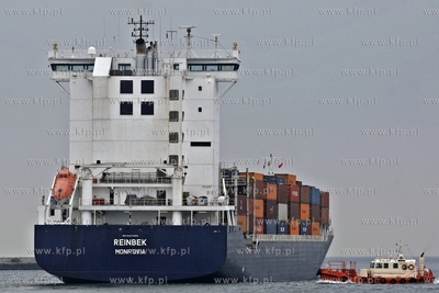Gdynia. Port. Kontenerowiec Reinbek.
22.02.2012
fot....