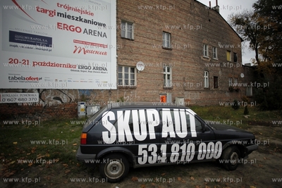 Samochod zaparkowny przy ul. Grunwaldzkiej w Gdansku...