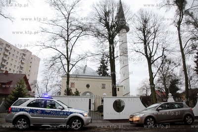 Policjanci zabezpieczaja meczet przy Abrahama w Gdansku.
12.01.2015
fot....