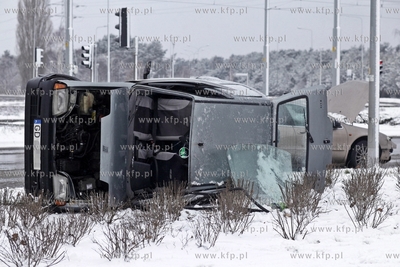Groźnie wyglądający wypadek na skrzyżowaniu ulic...