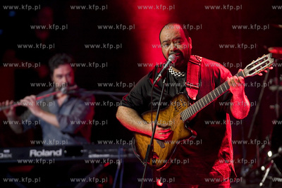 Siesta Festival. Koncert pochodzącego z Angoli Paulo...