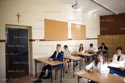 Gdańsk. Gimnazjum nr 25. Pierwszy dzień egzaminów...