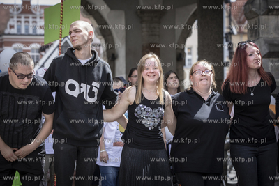Gdańsk. ul. Długa i Długi Targ. Parada na zakończenie...