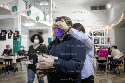 Liczenie pieniędzy w sztabie orkiestrowym w Zespóle...