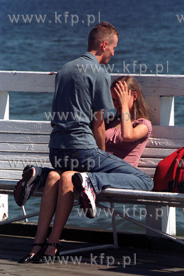 Zakochana para na molo w Sopocie 28.07.2001 fot. Wojtek...