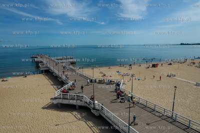 Wakacje w Gdańsku. Plaża w okolicy molo w Brzeźnie....