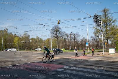 Skrzyżowanie al. Zwycięstwa z ul. Hallera przy Operze...