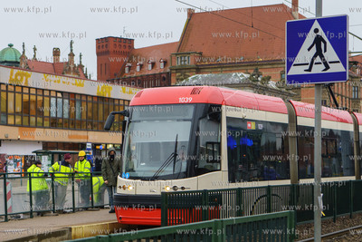 Prace związane z przebudową przejść dla pieszych...