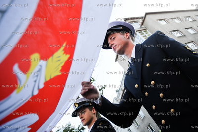 Gdynia. Parada zalog startujacych w Zlocie Zaglowcow...