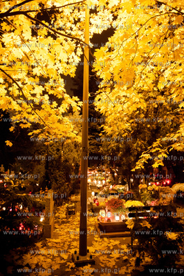 Gdansk. Cmentarz lostowicki. Swieto Wszystkich Swietych....