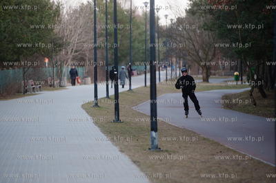 Gdansk. Sloneczne popoludnie na plazy w Jelitkowie.
09.03.2012
fot....