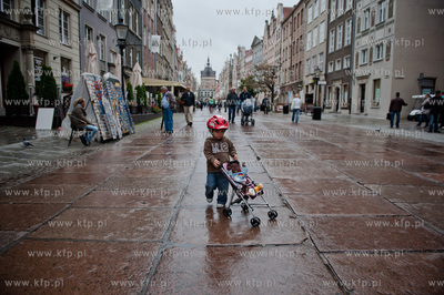 Gdansk. Ul. Dluga. Jesienna pogoda na ulicach Starego...