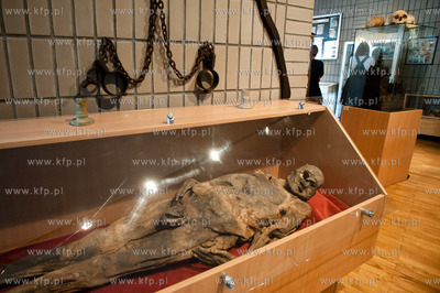 Uniwersytet Gdanski. Wydzial Prawa i Administracji....