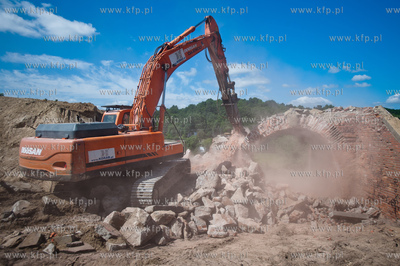 Gdansk. Wyburzanie wiaduktu przy ul. Ogrodowej, ktory...