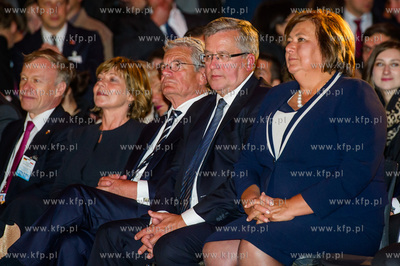 Gdansk. Byly zbiornik gazowy na terenie Polskiej Spolki...