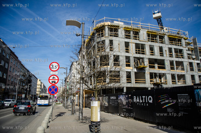 Gdynia. Budowa kompleksu mieszkalno-uslugowego Baltiq...