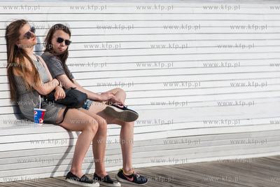 Upalny, bardzo sloneczny, sobotni dzien na plazy i...