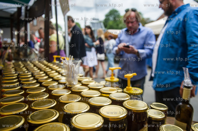 Gdansk. Plac przed siedziba Polskiego Zwiazku Wedkarskiego...