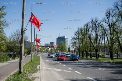 Gdansk. Aleja Zwyciestwa. Flagi Panstwowe oraz Miejskie...