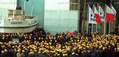 Strajk w Stoczni Gdynia S.A.18.02.2002fot. Wojtek...
