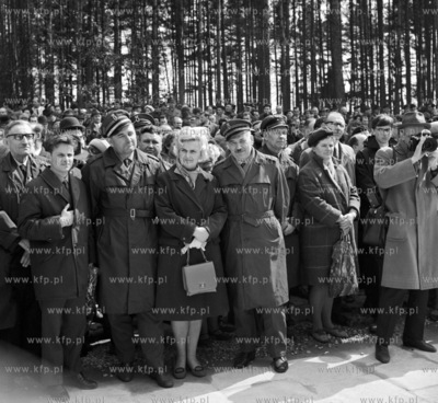 Odsloniecie pomnika ku czci lesnikow poleglych w walkach...