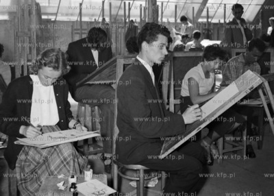 Zajęcia z malarstwa w PWSSP w Gdańsku. (lata60).
1965
0005395z_pwssp
Fot....