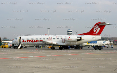 Gdansk Rebiechowo. Nz. Fokker 100 linii Gir Jet
REG.EC-IVO
07.03.2007
fot....