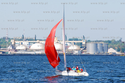 Gdynia. Jacht wchodzacy do portu
16.05.2008
Fot....